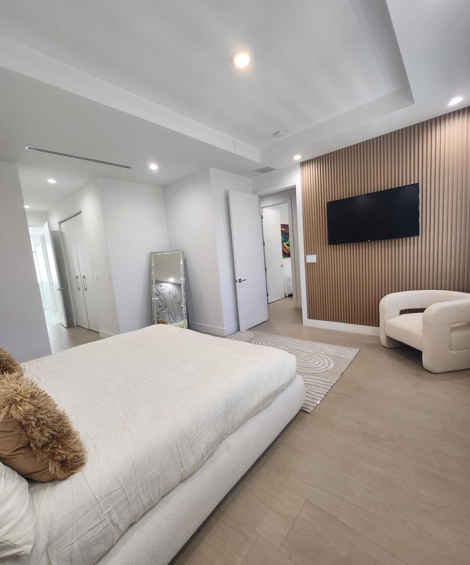 Coral Gabble Modern Mansion With Pool Villa