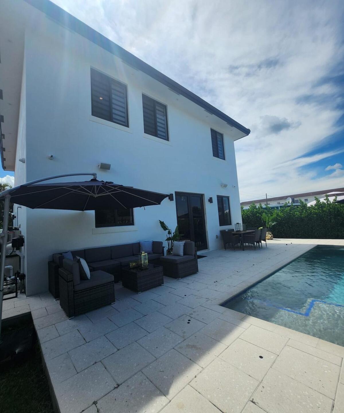 Villa Coral Gabble Modern Mansion With Pool *