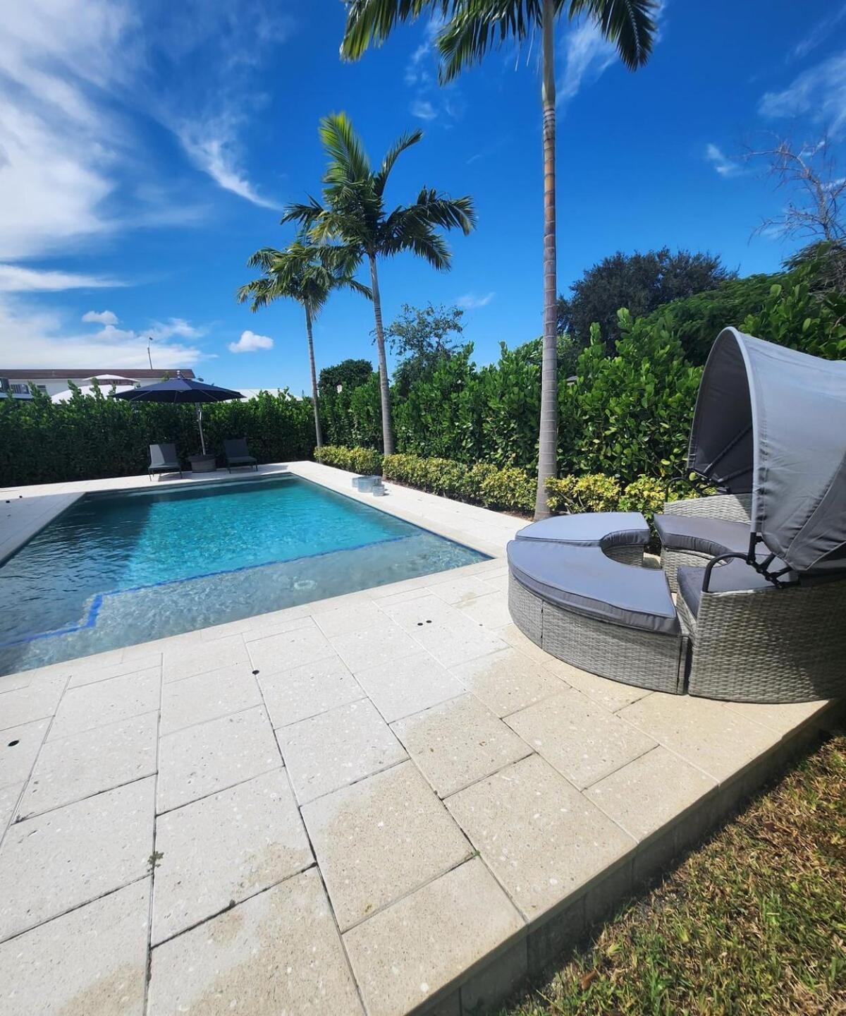 Coral Gabble Modern Mansion With Pool *