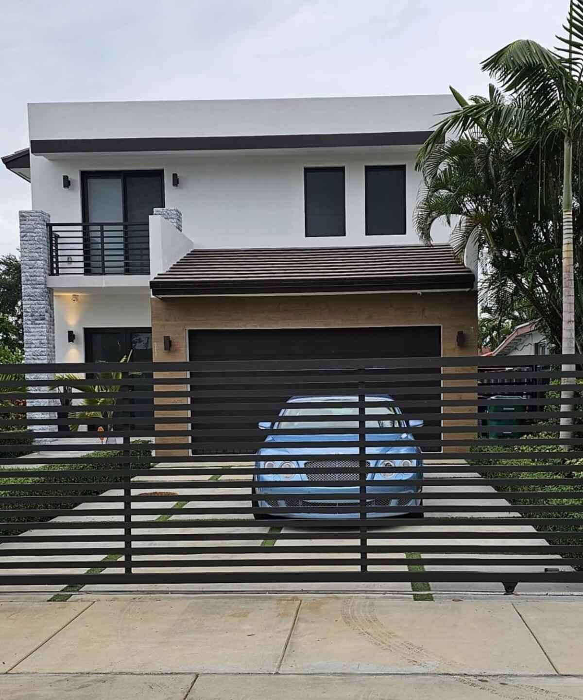 Villa Coral Gabble Modern Mansion With Pool