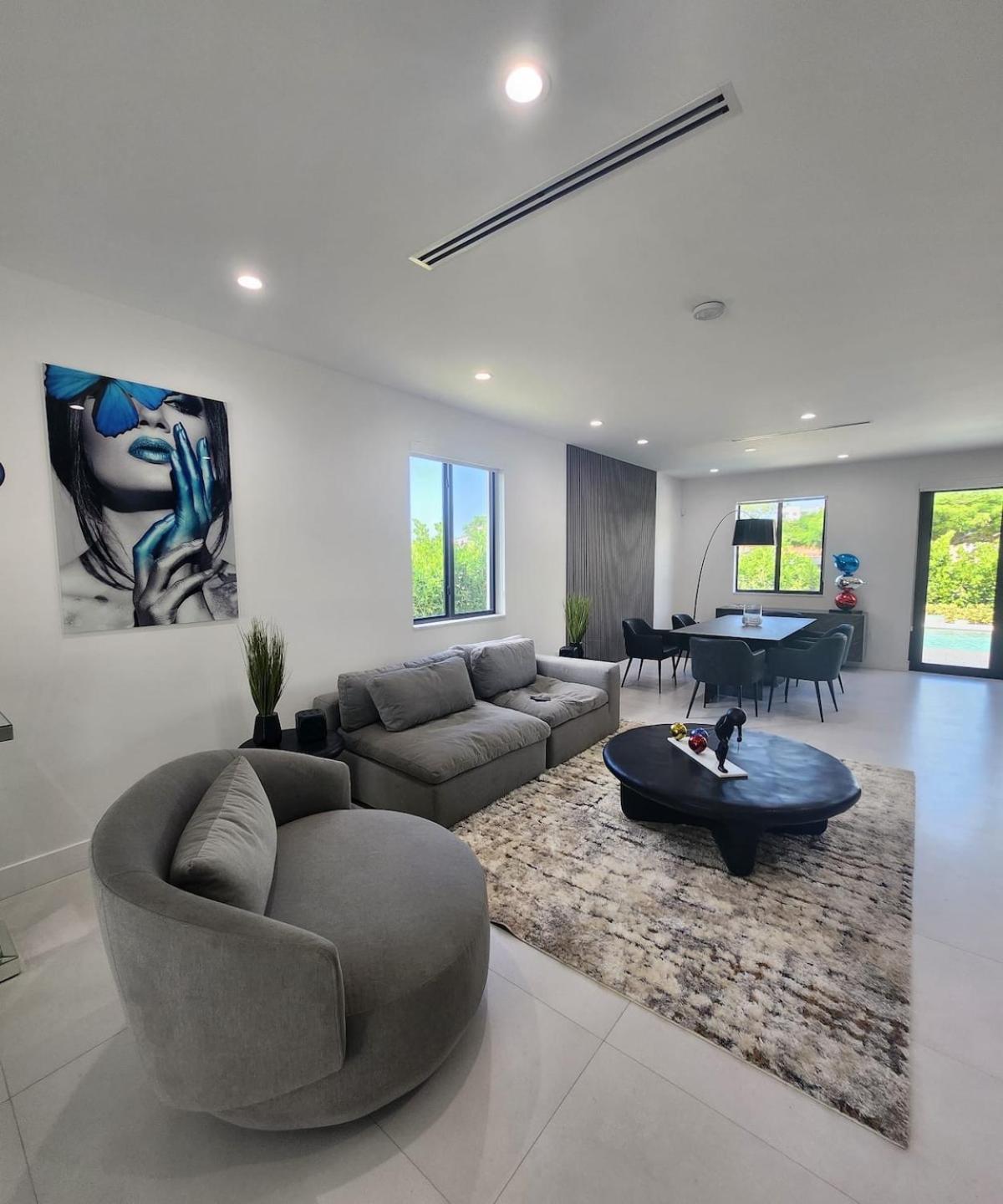 Coral Gabble Modern Mansion With Pool Villa